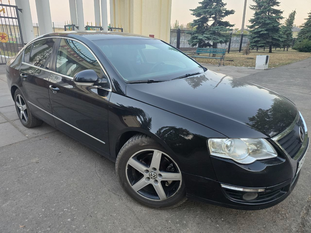 Продам Volkswagen Passat 1.8 MT, 2009 год. Передний привод, механическая коробка передач. Пробег 242 000 км ОБМЕН НА ВАШЕ АВТО КРЕДИТ Переоформление в МРЭО Цена: 670 000 рублей. Звоните прямо сейчас +79591441400 +79595556595