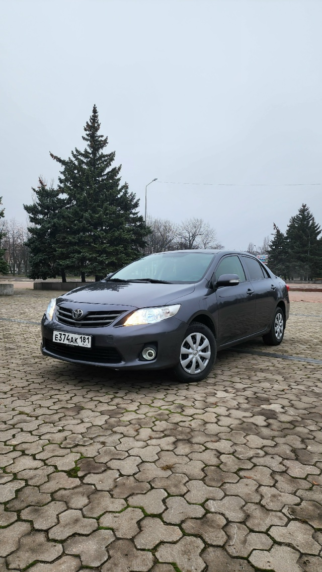 Toyota Corolla, 2011 год выпуска. Сердце автомобиля бьется бензиновым мотором, а управлять позволяет надежная 6-ступенчатая механическая коробка передач. Пробег – 130 000 км, что для этой легенды – лишь начало пути. Автомобиль в безупречном состоянии, ни единого ДТП. Все стекла, включая лобовое, – оригинальные, словно смотрят на мир глазами, которыми смотрели в день рождения машины. Обслуживание проведено с любовью и заботой, вложений не потребуется, все системы работают как швейцарские часы. Цена этого сокровища – 820 000 рублей. Свяжитесь с нами: +79595556595, 79591441400.
